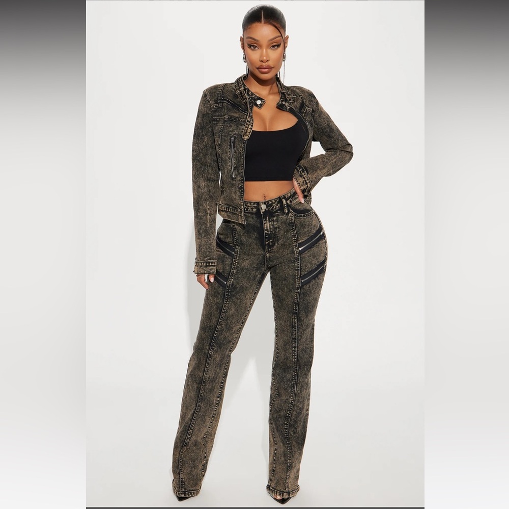 NWT Black acid wash flare jeans (stretchy) size 7